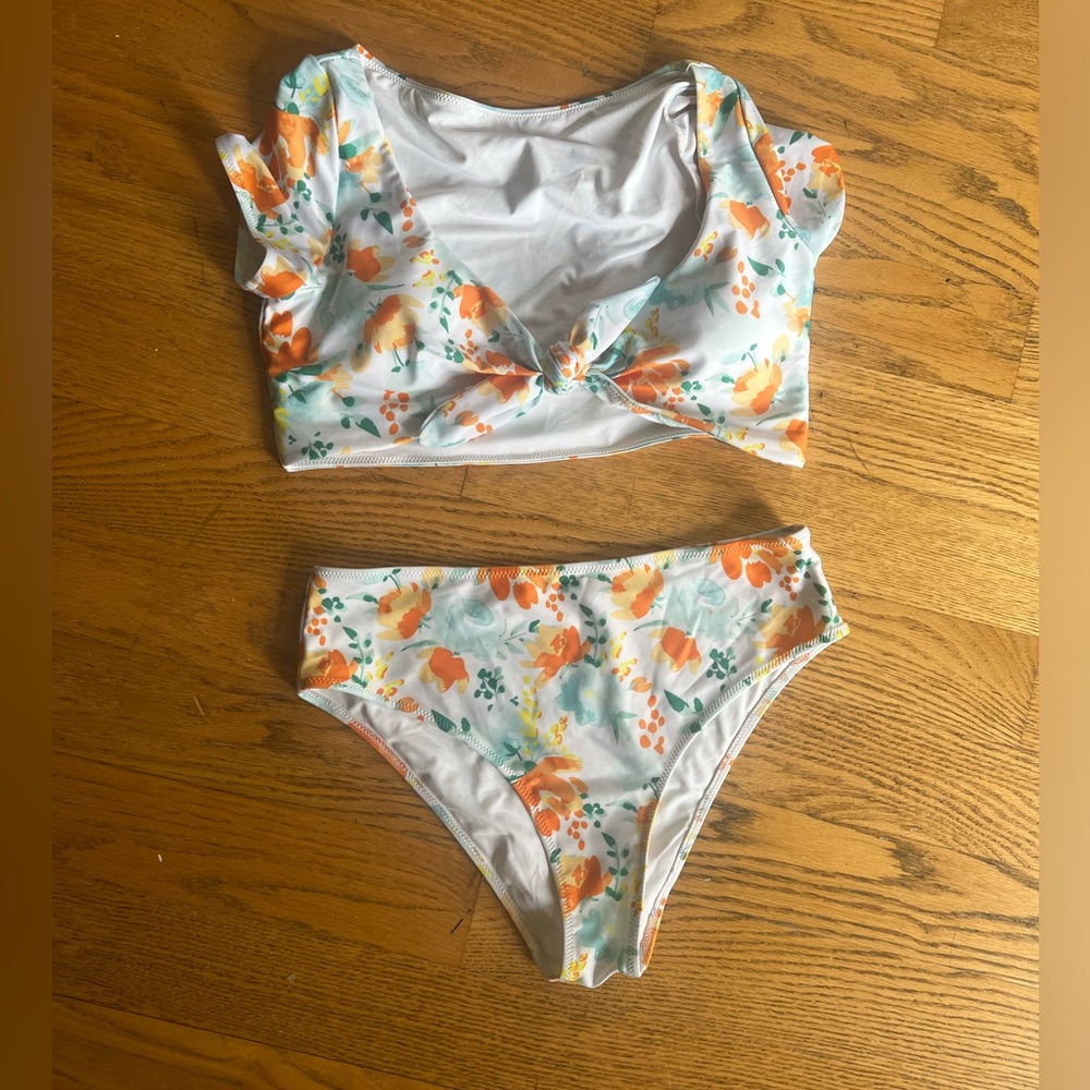 New swimsuit no tags